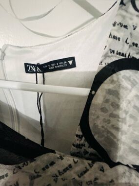 Zara Black and White Graphic Print Blouse